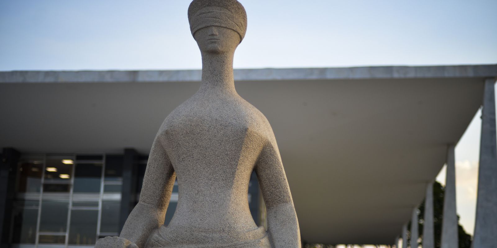 STF adia julgamento sobre mandato-tampão para governador do Rio