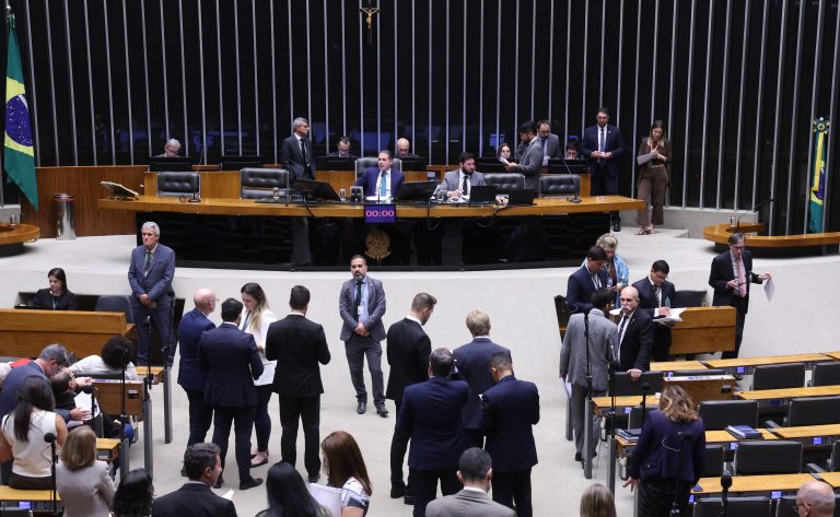 Câmara pode votar nesta terça medida provisória que zerou taxa para compras internacionais de até 50 dólares