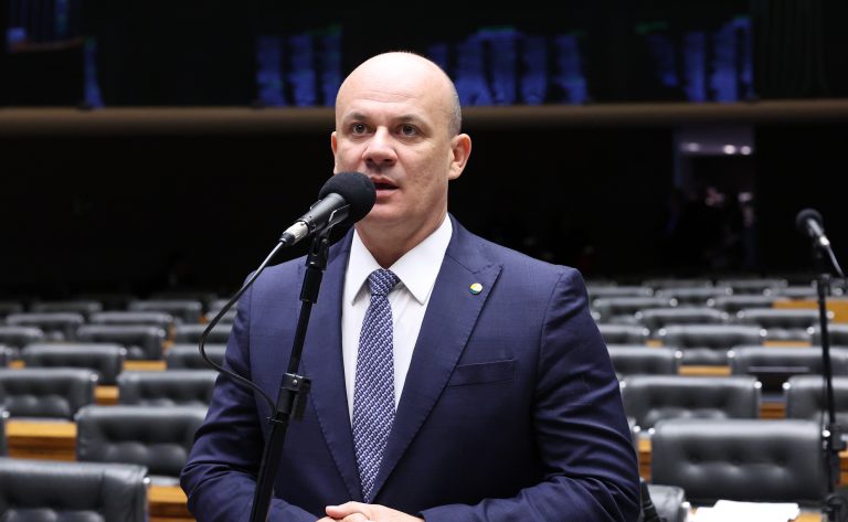 Projeto atualiza lei do crime de perseguição para detalhar condutas digitais
